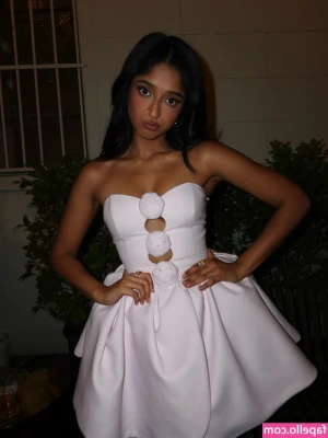 Maitreyi Ramakrishnan [ maitreyi-ramakrishnan ] - You guys deserve a titfuck 🍒💦💦🍆 Get your headphones on,