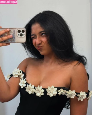 Maitreyi Ramakrishnan [ maitreyi-ramakrishnan ] - I look cuteeee 🥵 love how my nipples show ;)