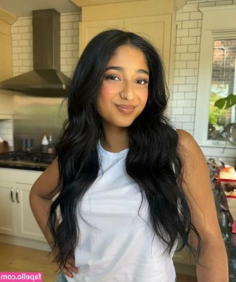 Maitreyi Ramakrishnan [ maitreyi-ramakrishnan ] - Do you like my choker? 🖤🖤🖤