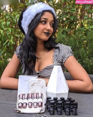Maitreyi Ramakrishnan [ maitreyi-ramakrishnan ] - Gape me.