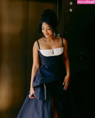 Maitreyi Ramakrishnan [ maitreyi-ramakrishnan ] - All that s missing is someone to worship my booty