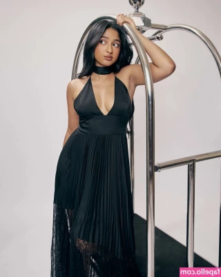 Maitreyi Ramakrishnan [ maitreyi-ramakrishnan ] - YEEE-FUCKING-HAWWW
