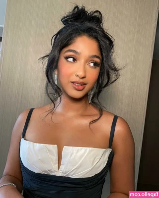 Maitreyi Ramakrishnan [ maitreyi-ramakrishnan ] - Oops  Something fell on my boobs