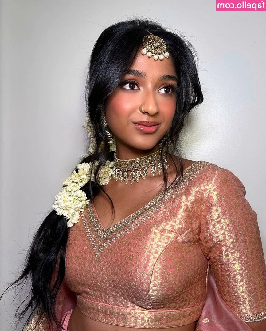 Maitreyi Ramakrishnan [ maitreyi-ramakrishnan ] - Here is the secret footage from when Sir blindfolded me  and told me