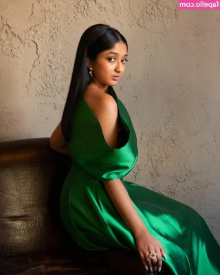 Maitreyi Ramakrishnan [ maitreyi-ramakrishnan ] - 10 reply’s n dm an I’m going live tonight