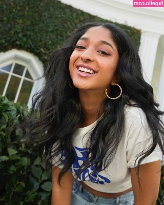 Maitreyi Ramakrishnan [ maitreyi-ramakrishnan ] - Does it drive you crazy not getting nudes    Subscribe to my VIP page