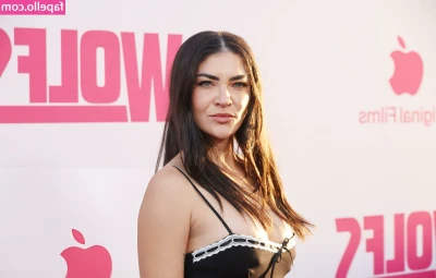 Jessica Szohr [ jessica-szohr ] - like a little glazed donut