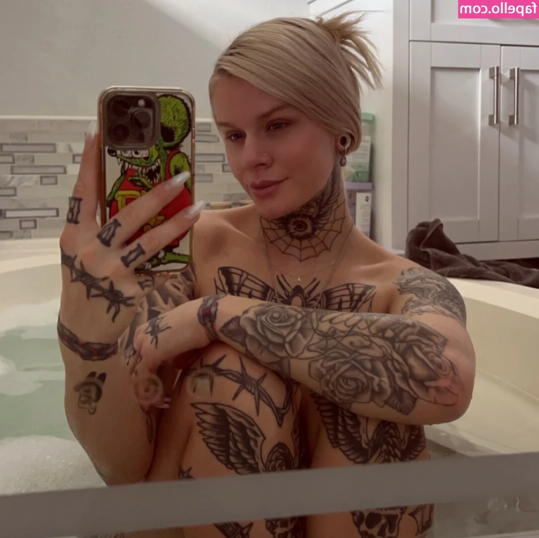 Tatted_lady [ tatted-lady ] - Cooking up something tasty 😋 #ChefMik