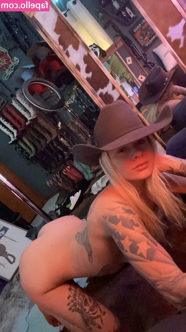 Tatted_lady [ tatted-lady ] - Wanna come in with me?