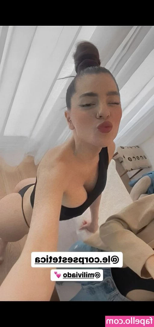 Candela Díaz [ candela-diaz ] - Hiking makes them always sweaty