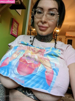 Ariane Saint Amour [ ariane-saint-amour ] - Tits out for harambe part 2