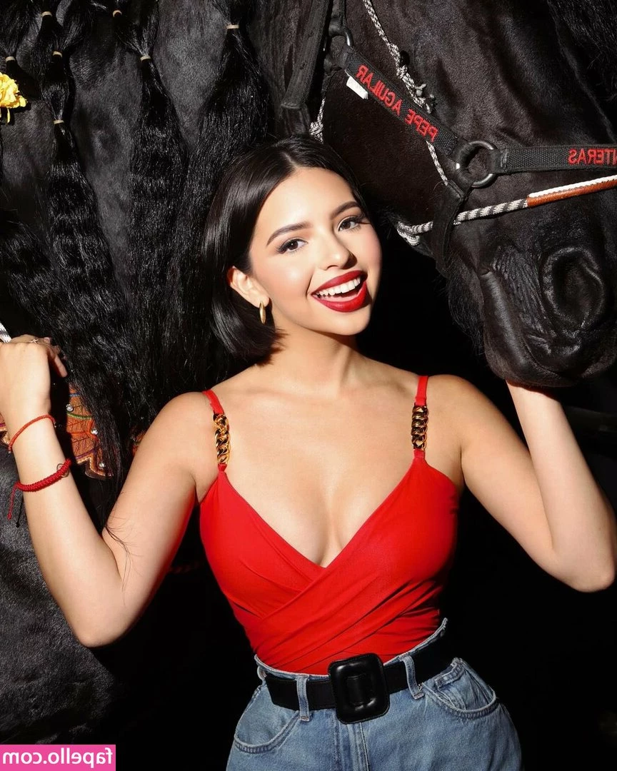 Ángela Aguilar [ ngela-aguilar ] - Que rica corrida