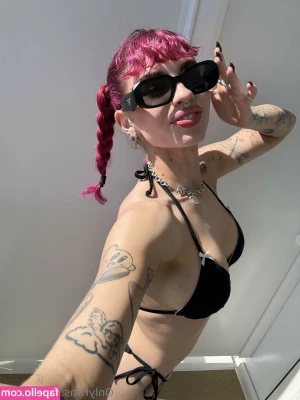Emily Oram [ emily-oram-27 ] - Sorry to tease you
