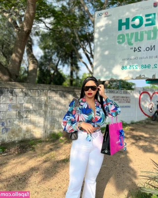 Karen Garcia [ karen-garcia ] - Do you wanna see more adventures with my hot friend
