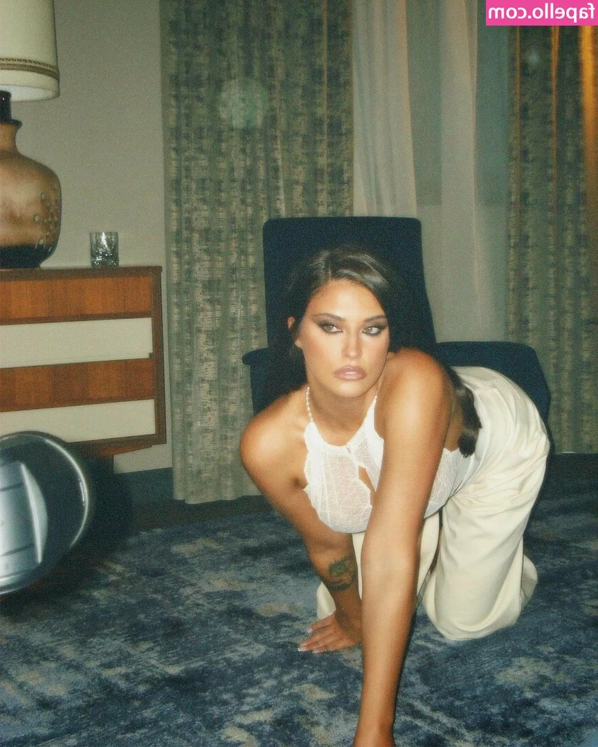 Antonia Iacobescu [ antonia-iacobescu-1 ] - My ass is so tight