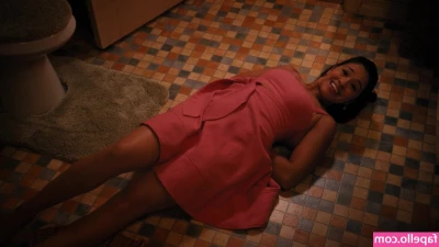 Gina Rodriguez [ gina-rodriguez ] - Wanna come in with me?