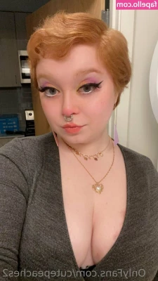 cutepeaches2 - Your clothes would look nice on my bedroom floor.🫦