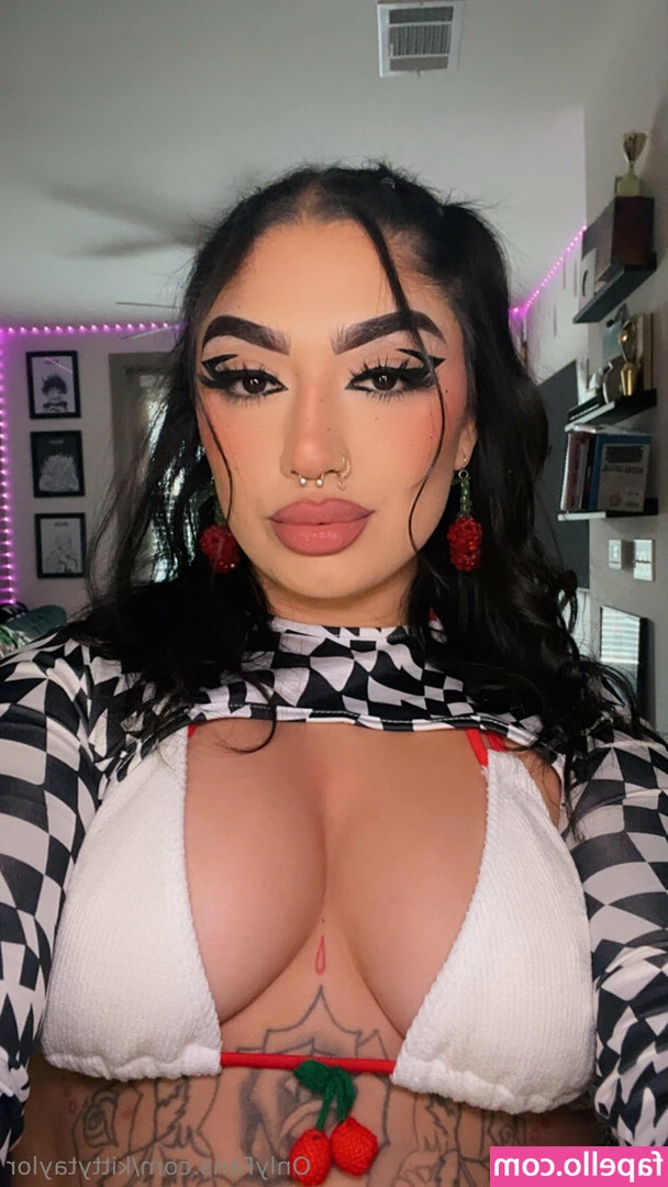 kittytaylor - Mañana subiré unas cositas muy ricas  estoy volviendo 2 0