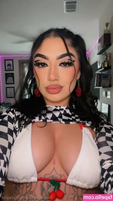 kittytaylor - Mañana subiré unas cositas muy ricas  estoy volviendo 2 0