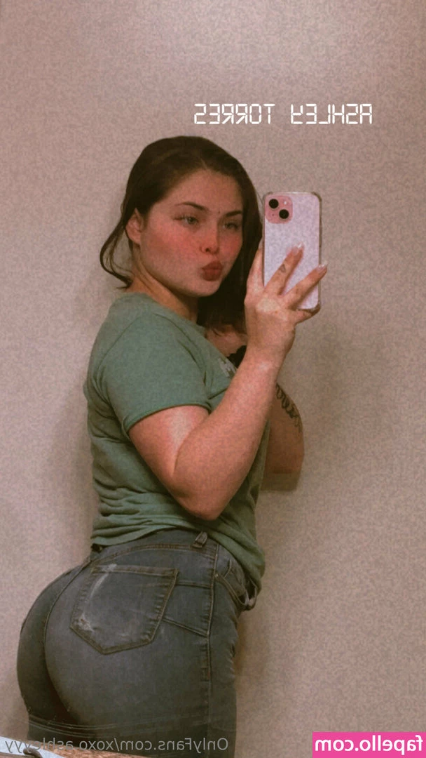 xoxo.ashleyyy [ xoxo-ashleyyy ] - Rubbing oil onto my clit