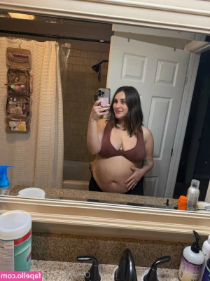 ryliehaze - Do you think your cock would look good in between my tits like this?