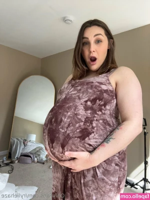 ryliehaze - DD breast for anyone that is curious