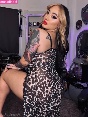 VeronicaRae - I just wanna make you scream