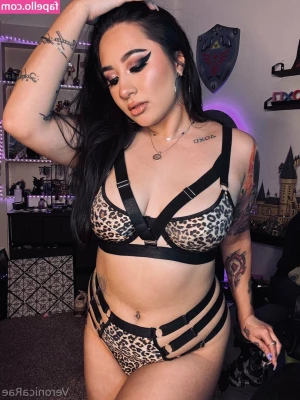 VeronicaRae - ummmm i still want to send you Black Friday deals is that dumb