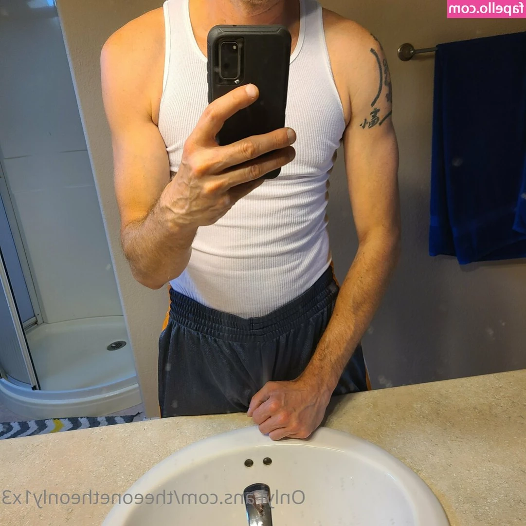 theeonetheonly1x3 - i love long hot showers 🚿 💦🥵