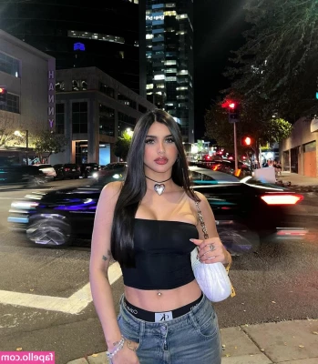 Valeria Carruyo [ valeria-carruyo ] - Happy Monday!!! Just a little fun with @redhothubby 😈