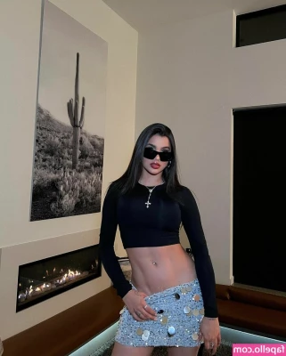 Valeria Carruyo [ valeria-carruyo ] - Alone at work and ready to get naughty with you