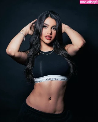 Valeria Carruyo [ valeria-carruyo ] - Hola chicxs! Aquí os dejo la cuenta de mi amiga @peachxcris tiene 27