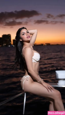 Valeria Carruyo [ valeria-carruyo ] - bush 💘