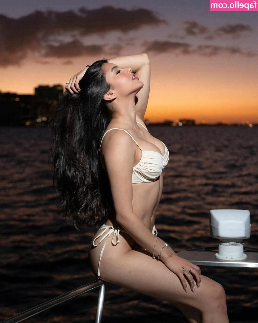 Valeria Carruyo [ valeria-carruyo ] - Happy Friday   we made it through the week