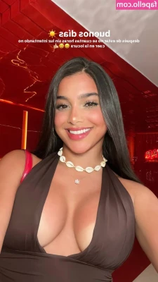 Valeria Carruyo [ valeria-carruyo ] - Roses are red  Violets are fine  I ll be the 6  you be the 9