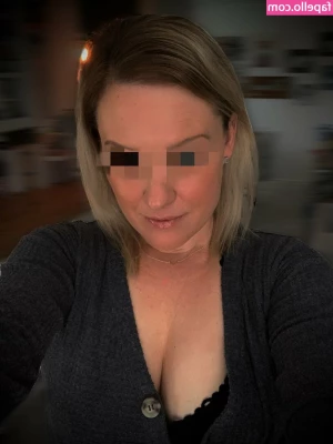 CharlizeFoXXX - Playing around with my new ring light