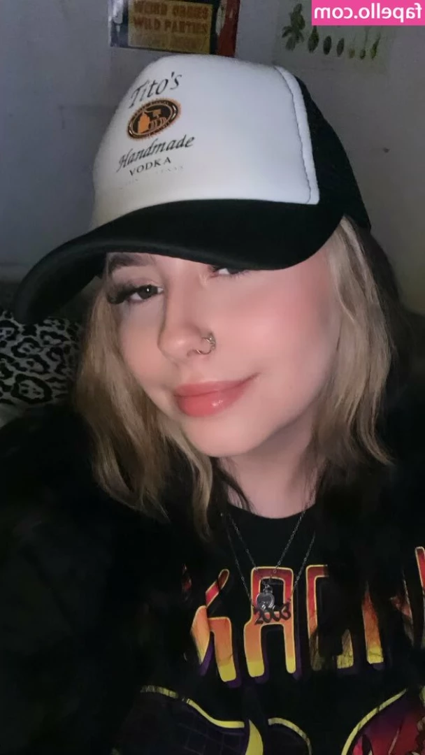BigBittyLexie - Nothing better than sandy toes  Message me for video playing in the