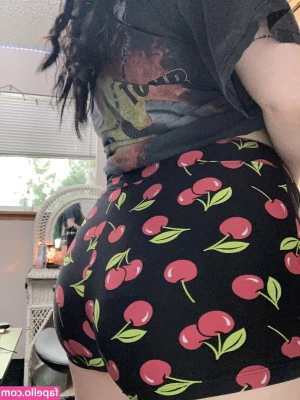 BigBittyLexie - Dm for uncensored pic