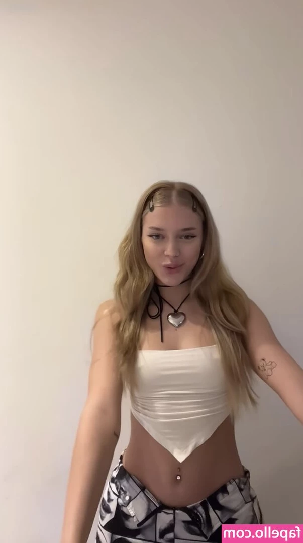 Mary Joanna Smith [ mary-joanna-smith ] - Rubbing  amp  fingering my wet pussy  thinking about warm hard cock