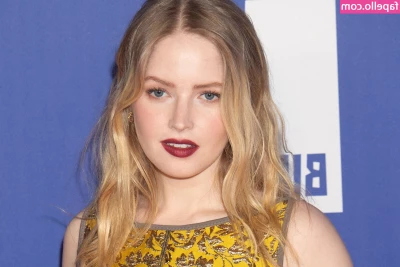Ellie Bamber [ ellie-bamber ] - Yö yö  Trying this out  heres a first picture  will see how i keep