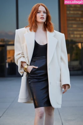 Ellie Bamber [ ellie-bamber ] - Swim swim sugar