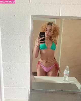 Nahbenji - She's ready to worship your cock, make her your slut👅💦 Ready to