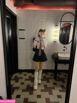 Shadsi - SavedSnaps - Bathroom Precum