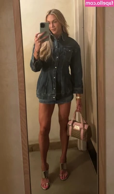 Charlotte Flair [ charlotte-flair ] - happy weekend...would you let me suck your... 😛 🥺🔥