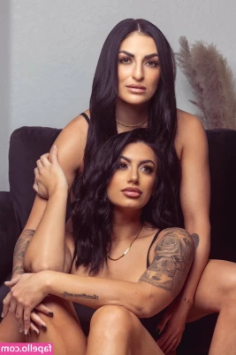 Sonya Deville [ sonya-deville ] - Look  what a beautiful organ