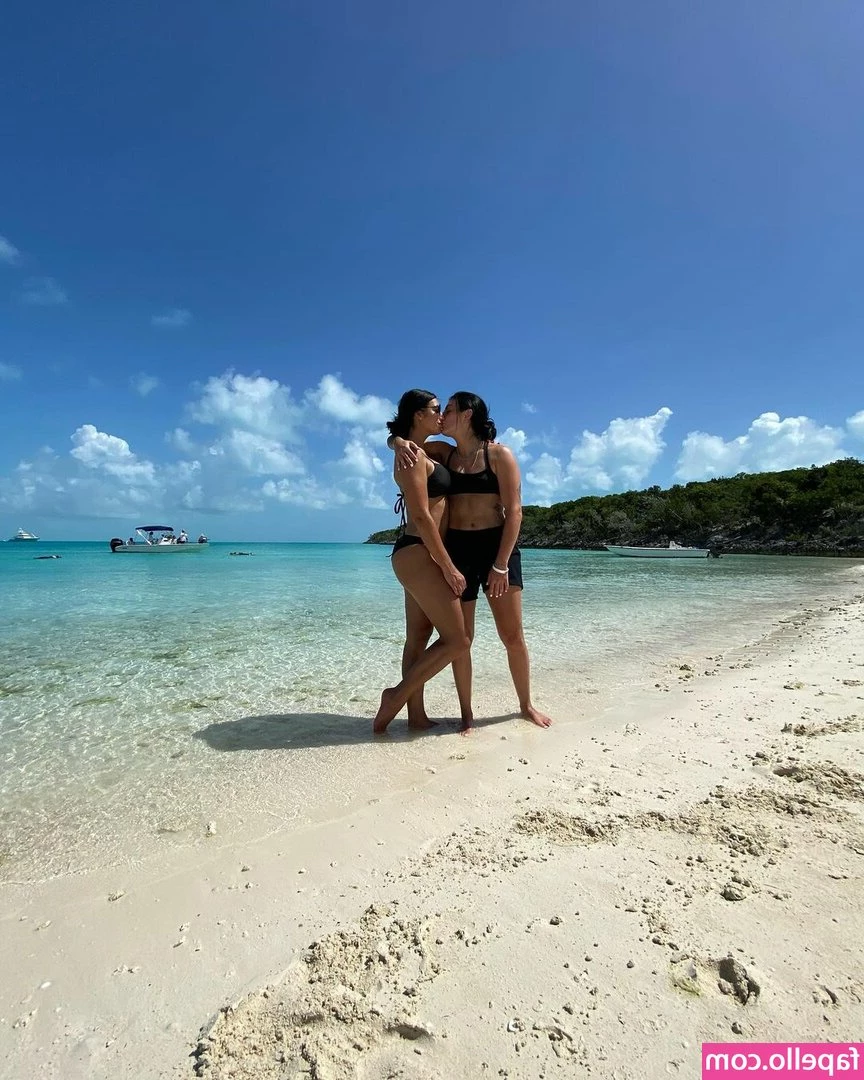 Sonya Deville [ sonya-deville ] - Today I was at the lake ☀️😎 Do you like my booty? Do you like