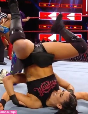 Sonya Deville [ sonya-deville ] - If I squeeze I have cleavage