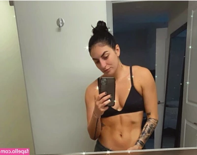 Sonya Deville [ sonya-deville ] - statua