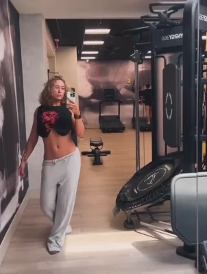 Nikkita Lyons [ nikkita-lyons ] - pizza anyone?😜