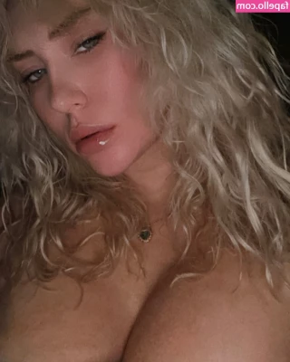 Nikkita Lyons [ nikkita-lyons ] - More pedi